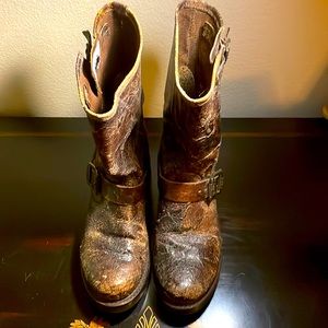 Frye Very Unique and Distressed Size 6.5 Boots Made in Mexico Beautiful